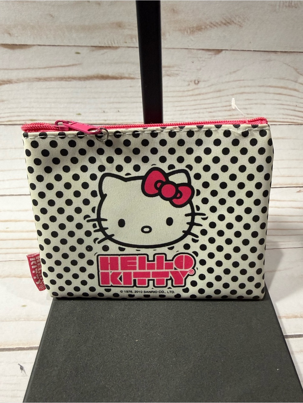 Hello Kitty 2010 coin/cosmetic bag Sanrio tab White with Pink Stars Background